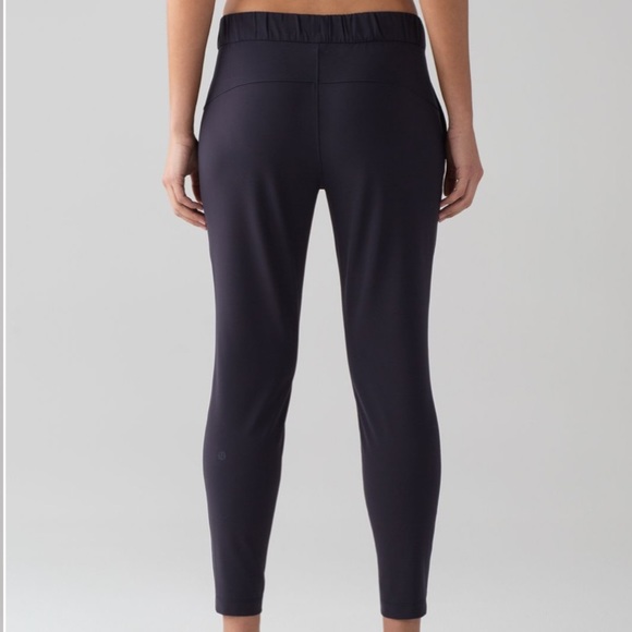 Lululemon Women’s On The Fly Pant 7/8 Navy Size 4 - Picture 2 of 11